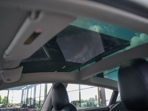 Used 2022 Tesla Model 3 Standard Range RWD image 13