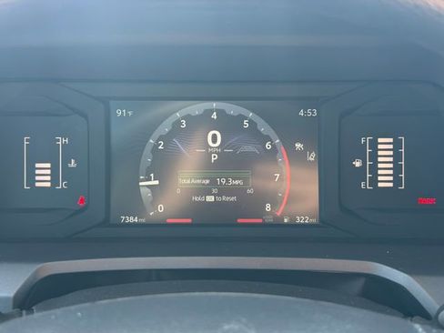 Used 2025 Toyota Tacoma SR5 AWD/4WD image 11