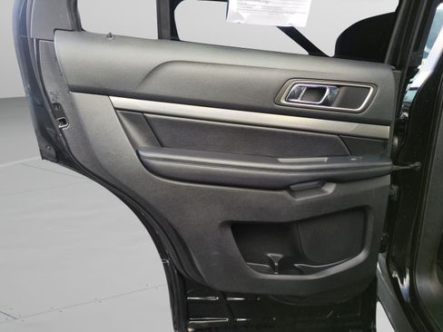 Used 2018 Ford Explorer XLT image 26
