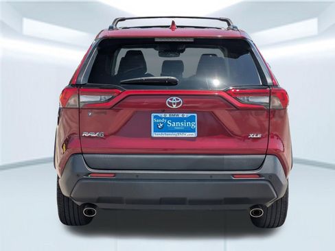 Used 2021 Toyota RAV4 XLE Premium FWD image 4