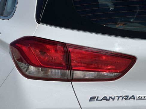 Used 2020 Hyundai Elantra GT w/ Style Package 02 FWD image 11