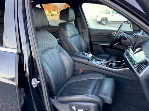 Used 2025 BMW X5 xDrive50e image 8