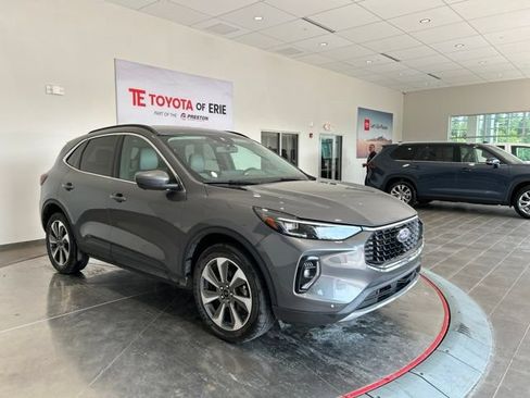 Used 2023 Ford Escape Platinum AWD/4WD image 1