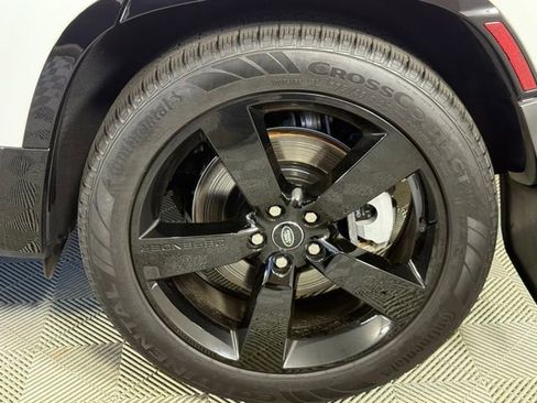 New 2025 Land Rover Defender 110 X-Dynamic SE image 13