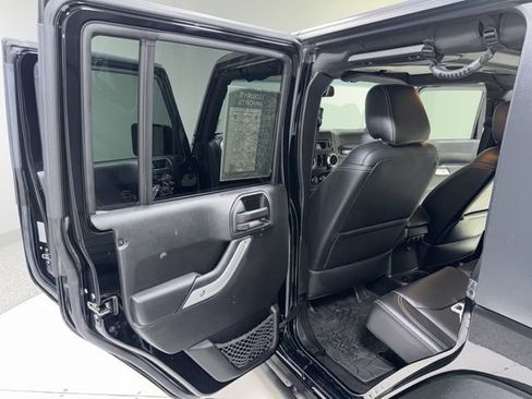 Used 2016 Jeep Wrangler Unlimited Rubicon AWD/4WD image 19