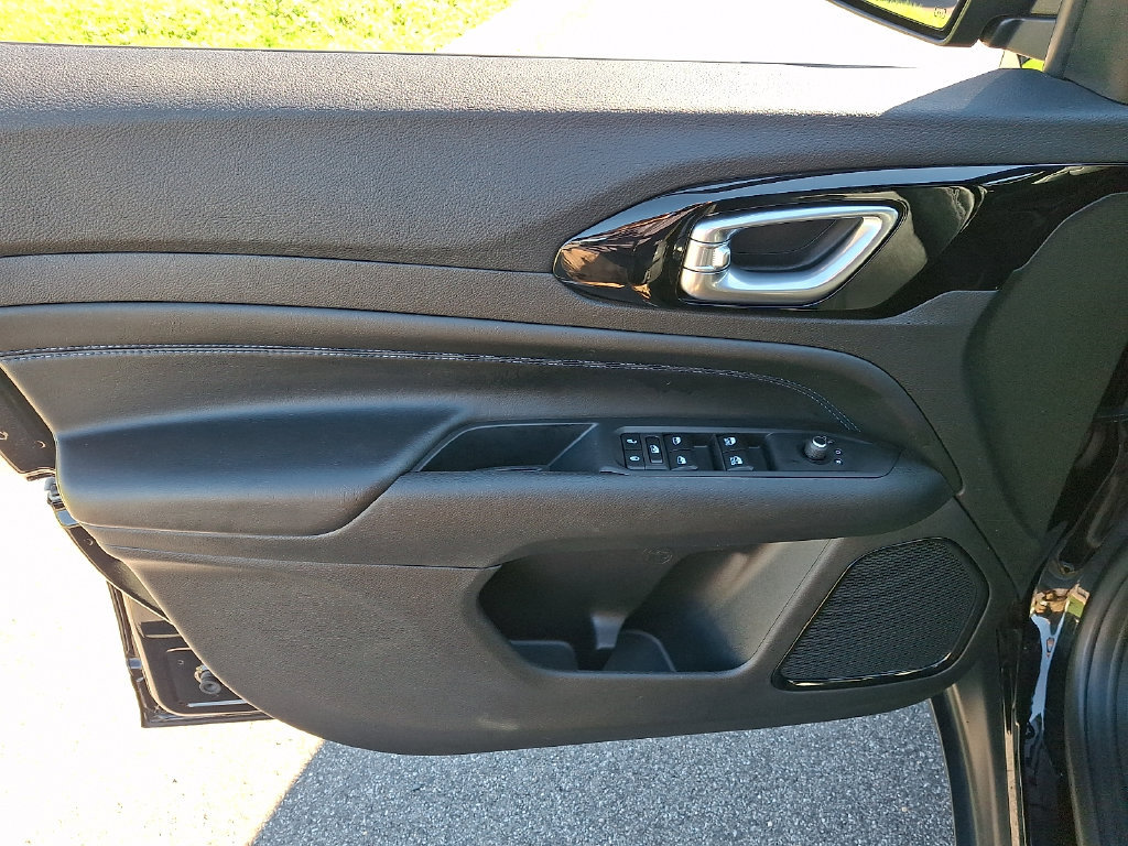 Certified 2026 Jeep Compass Limited AWD/4WD image 12