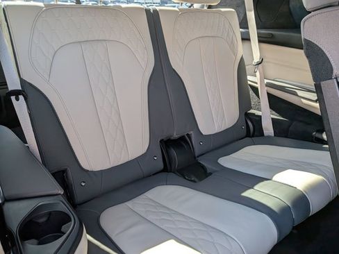 Certified 2024 BMW X7 xDrive40i w/ Premium Package image 23