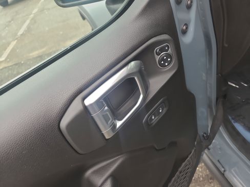 Used 2024 Jeep Wrangler Unlimited image 14