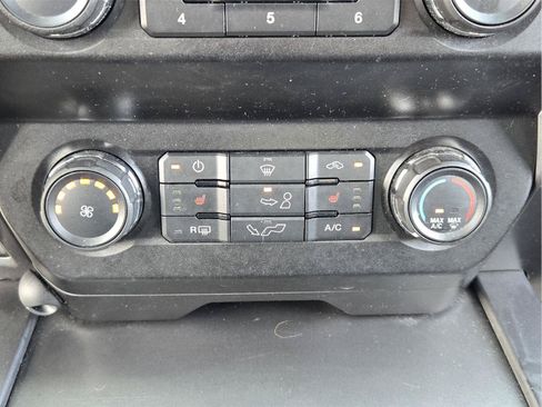 Used 2019 Ford F150 XLT w/ Equipment Group 302A Luxury AWD/4WD image 18