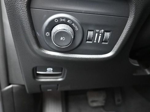 Used 2024 Jeep Grand Cherokee Limited w/ Black Appearance Package AWD/4WD image 12