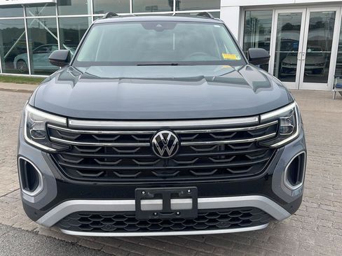 Used 2024 Volkswagen Atlas Peak Edition SE AWD/4WD image 2