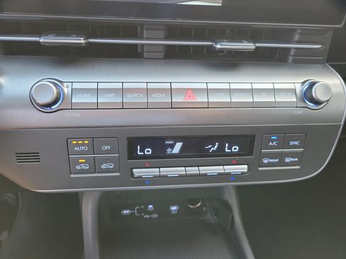 Used 2025 Hyundai Kona SEL FWD image 17