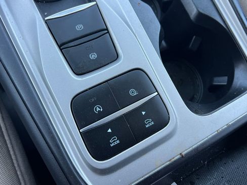 Used 2024 Ford Explorer 2WD image 35