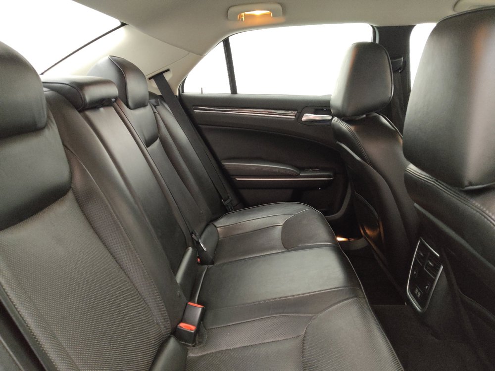 Used 2019 Chrysler 300 Limited RWD image 19