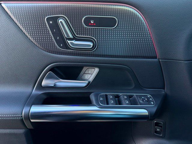 Used 2022 Mercedes-Benz GLA 250 4MATIC image 15