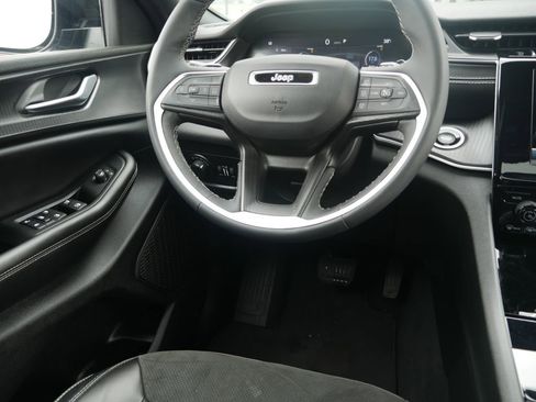 Used 2023 Jeep Grand Cherokee L Altitude image 33