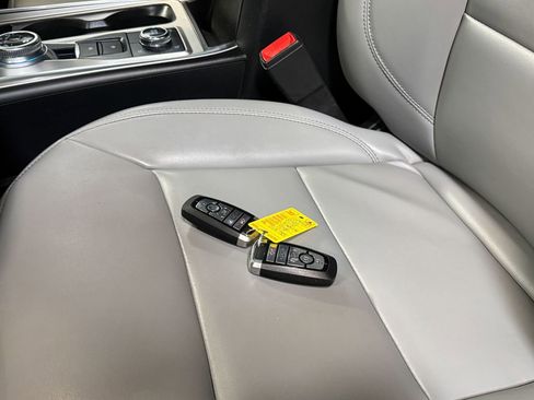 Used 2021 Ford Explorer XLT w/ Equipment Group 202A AWD/4WD image 8