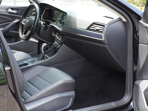 Used 2024 Volkswagen Jetta SE FWD image 23