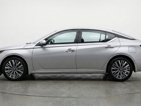 Used 2025 Nissan Altima 2.5 SV image 5