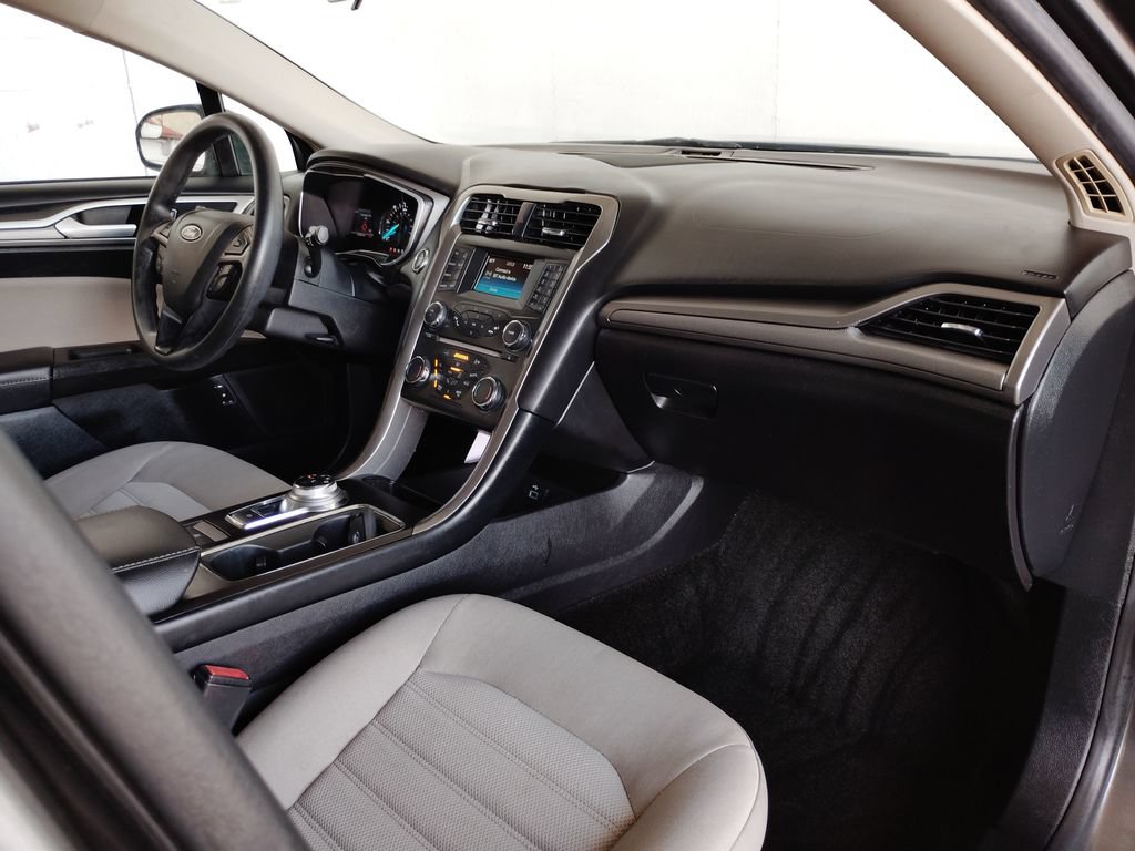 Used 2019 Ford Fusion SE FWD image 13
