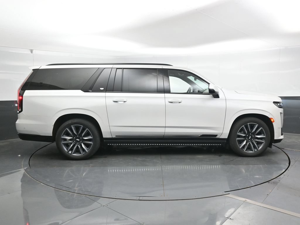 Used 2024 Cadillac Escalade ESV Sport Platinum w/ Heavy-Duty Trailer Package AWD/4WD image 3