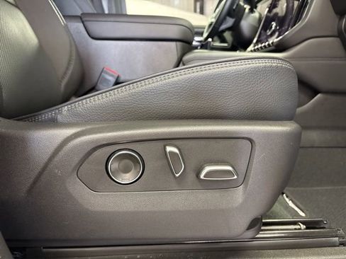 Used 2025 GMC Yukon XL Denali AWD/4WD image 2