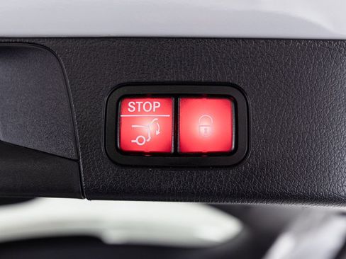 Certified 2025 Mercedes-Benz GLB 250 4MATIC image 27