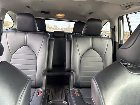 Used 2022 Toyota Highlander XLE image 20