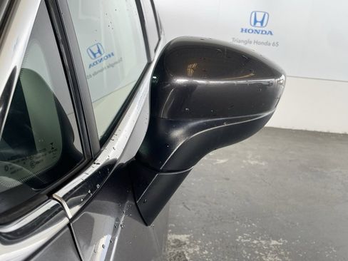 Used 2022 Chrysler Voyager LX image 33