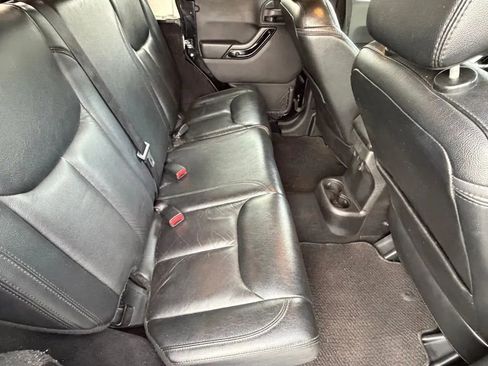 Used 2014 Jeep Wrangler Unlimited Sahara image 14