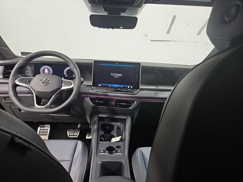 New 2026 Volkswagen Tiguan SE R-Line FWD image 12
