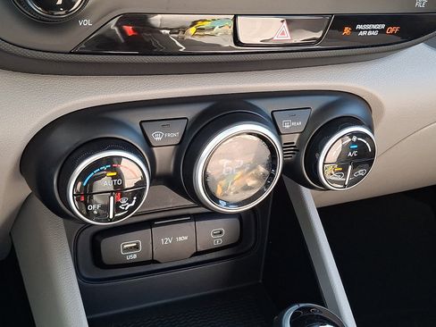Used 2024 Hyundai Venue SEL FWD image 16