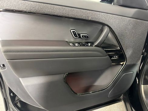 Used 2023 Land Rover Range Rover Sport SE AWD/4WD image 11