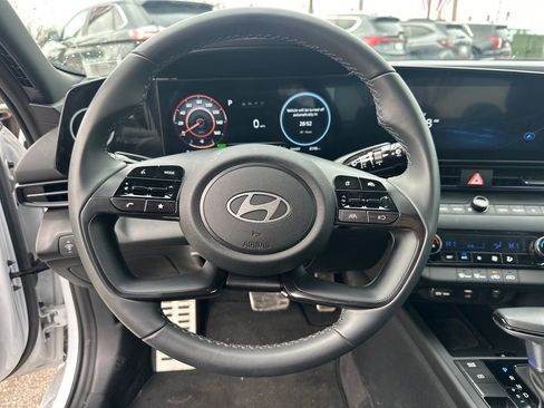 Certified 2025 Hyundai Elantra SEL image 15