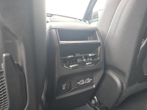Used 2023 Jeep Grand Cherokee Altitude AWD/4WD image 23