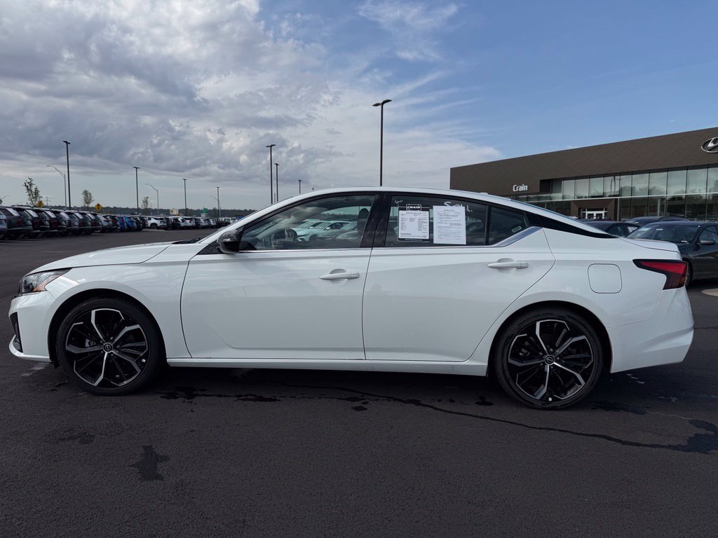 Used 2025 Nissan Altima 2.5 SR FWD image 8