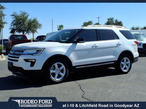 Used 2018 Ford Explorer XLT w/ Equipment Group 202A FWD image 1