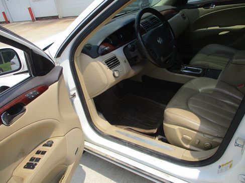 Used 2007 Buick Lucerne CXS w/ Driver Confidence Package FWD image 25