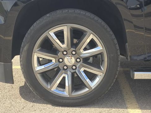 Used 2019 Chevrolet Tahoe LT w/ LT Signature Package AWD/4WD image 12