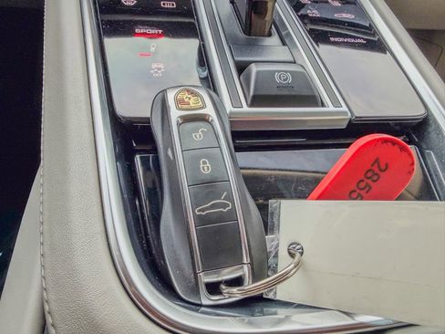 Used 2018 Porsche Panamera w/ Premium Package Plus image 30