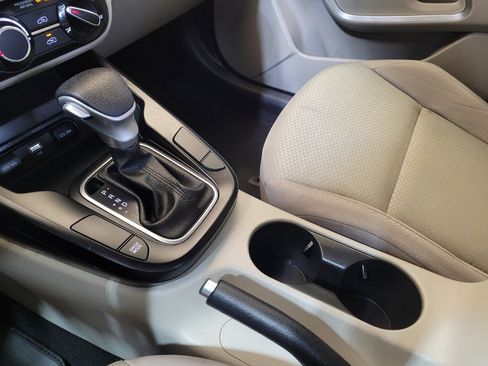 Used 2025 Kia Soul LX image 26