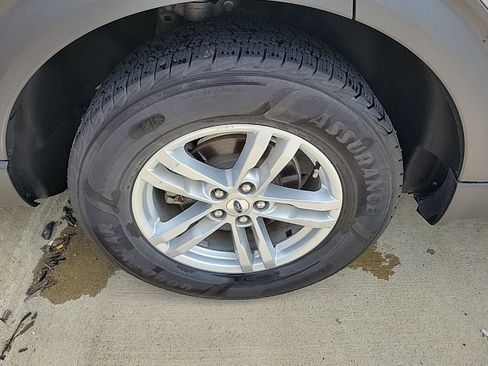 Used 2022 Ford Explorer XLT image 31