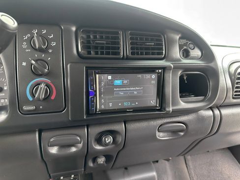 Used 2000 Dodge Ram 1500 Truck ST image 21