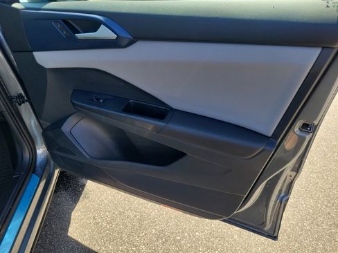 Certified 2022 Volkswagen Taos SE image 35