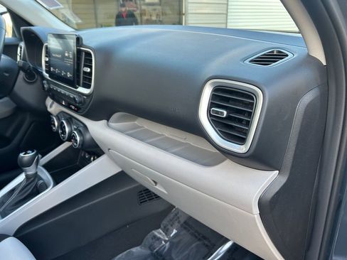Used 2025 Hyundai Venue SEL image 26