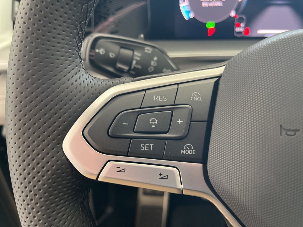 New 2026 Volkswagen Tiguan SE R-Line AWD/4WD image 17