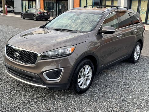 Used 2019 Kia Sorento AWD w/ LX Convenience Package image 1