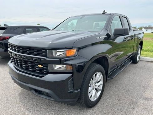 Used 2020 Chevrolet Silverado 1500 Custom w/ Custom Value Package AWD/4WD image 1