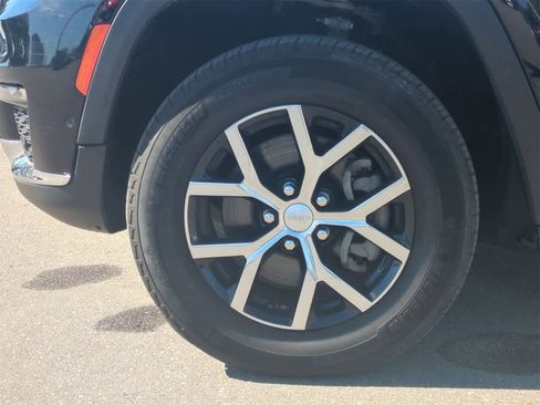 Used 2024 Jeep Grand Cherokee L Limited w/ Luxury Tech Group II image 14