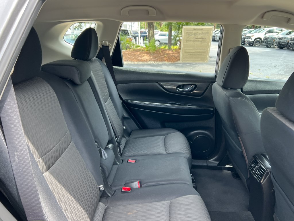 Used 2017 Nissan Rogue S FWD image 18